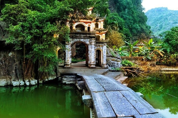 Two-Day Ninh Binh Adventure: Hoa Lu, Tam Coc, Bai Dinh & Mua Cave photo 2