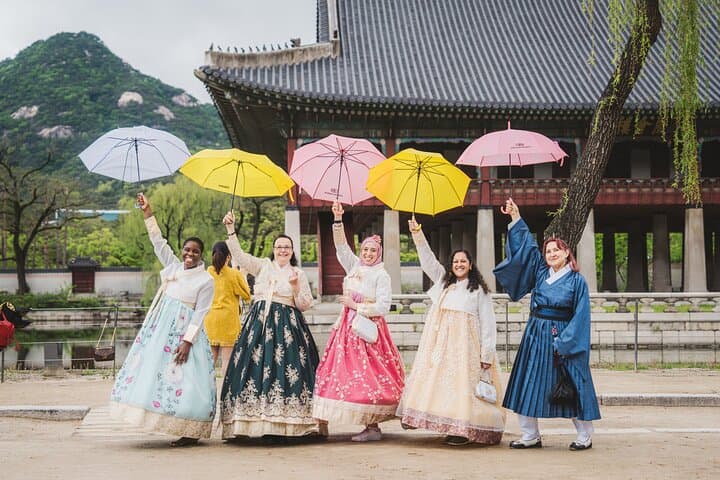 Custom 8-Hour Seoul Walking Tour: Palaces, Markets & Riverfront Views