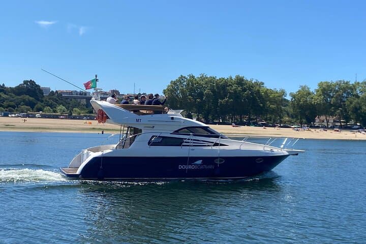 Private Douro yacht cruise from Porto — scenic sail & wine tasting photo 1