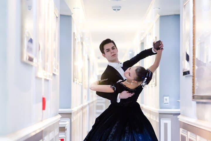 Viennese Waltz Workshop: 50-Minute Dance Master Experience in Vienna