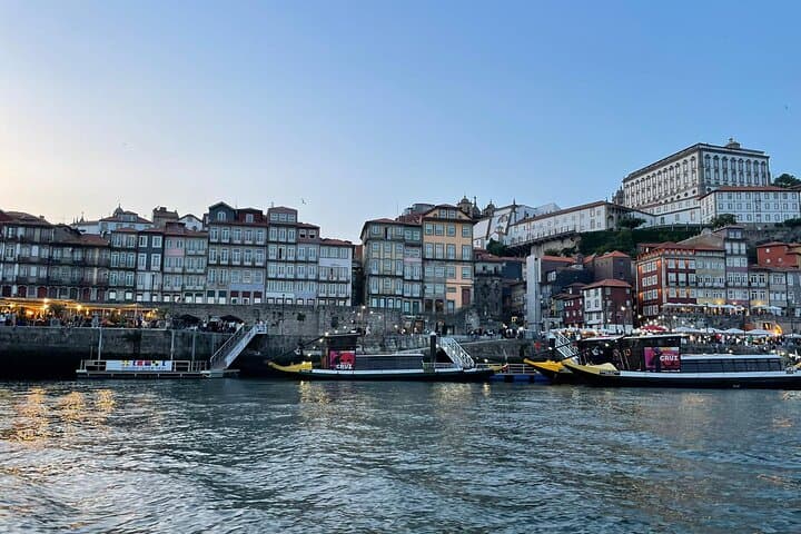 Private Douro yacht cruise from Porto — scenic sail & wine tasting photo 4