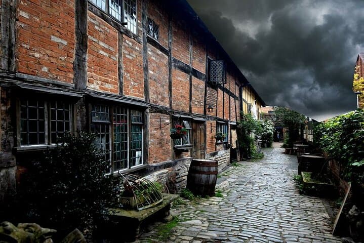 Lantern Ghost Tour in Tudor World: Stratford-upon-Avon Haunted Building Experience photo 5