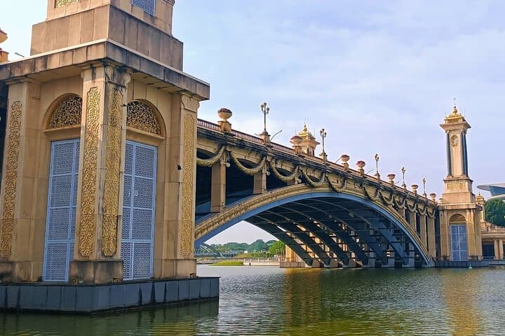 Putrajaya Pink Mosque & Lake Cruise: 4-Hour Shared Tour from Kuala Lumpur photo 2