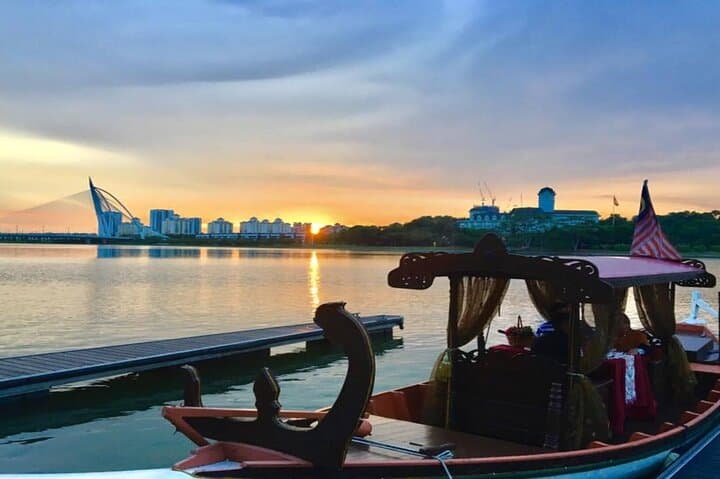 Putrajaya Pink Mosque & Lake Cruise: 4-Hour Shared Tour from Kuala Lumpur photo 3