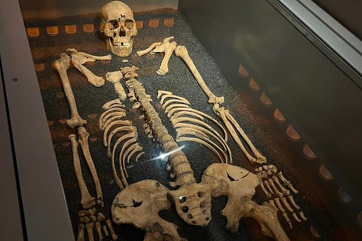 London Great Plague and Black Death Walking Tour: Explore Plague Pits, Pepys & The Great Fire photo 1