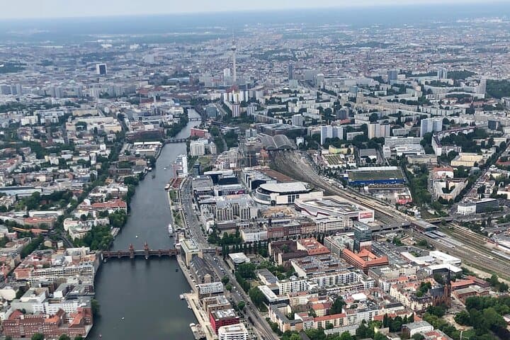 Private Sightseeing Flight Over Berlin and the Brandenburg Region photo 2