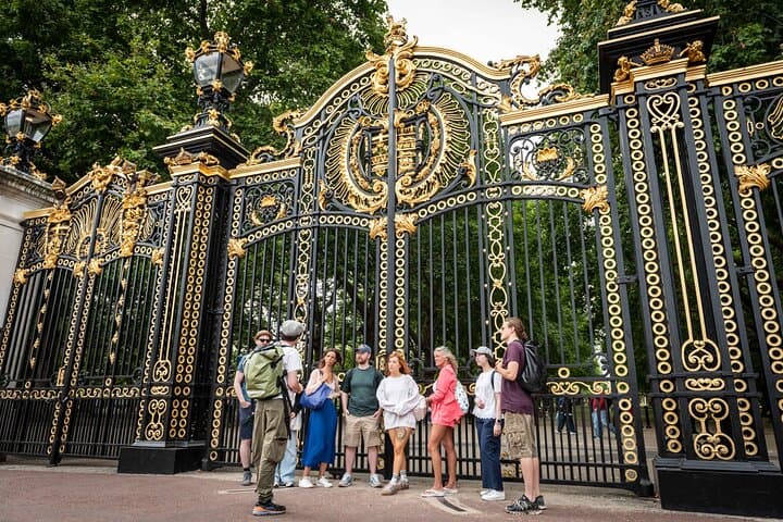 Westminster Walking Tour & Thames River Cruise — Private London Experience photo 5