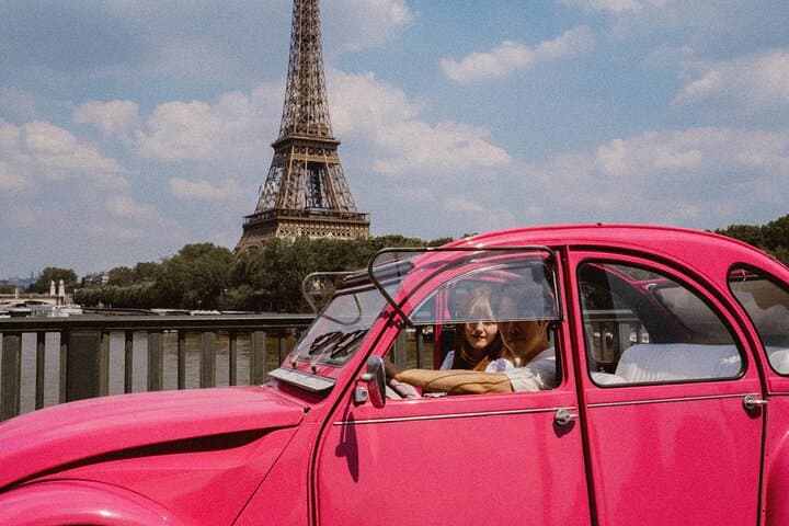 Private Guided Tour in a Pink Citroën 2CV Through Paris photo 2