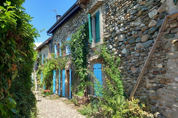 Private 4-Hour Tour to Yvoire: Medieval Streets and Lake Geneva Views photo 2