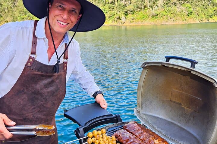 Private Guatapé Day Trip & Lake Lunch with Chef — Boat, Zócalos & La Piedra Views photo 3