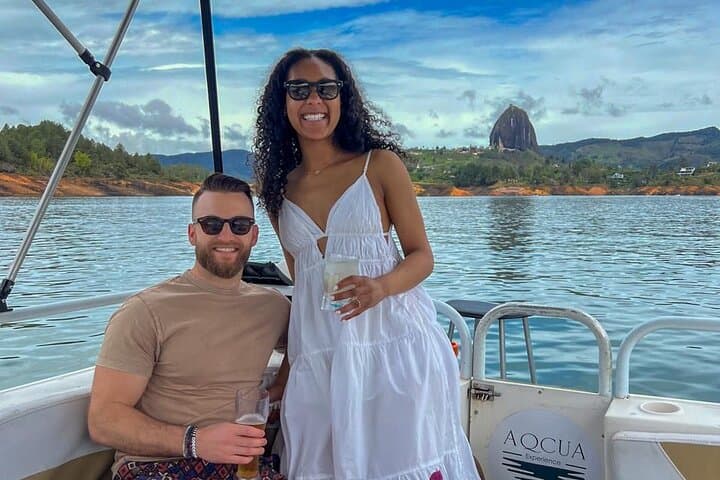Private Guatapé Day Trip & Lake Lunch with Chef — Boat, Zócalos & La Piedra Views photo 4