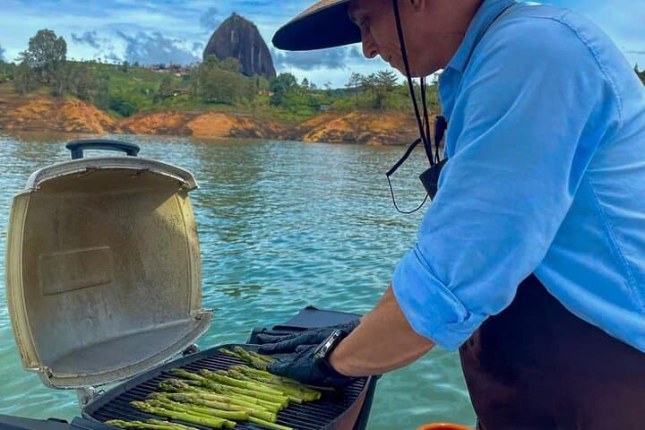 Private Guatapé Day Trip & Lake Lunch with Chef — Boat, Zócalos & La Piedra Views photo 6