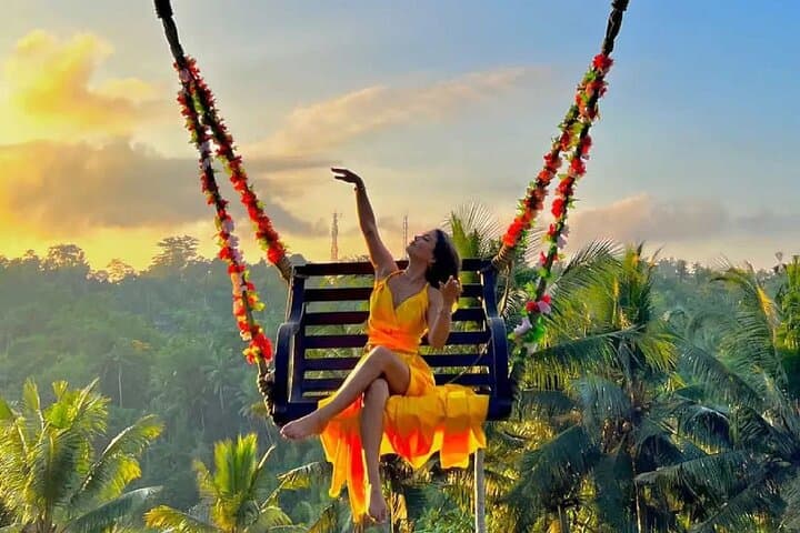 ubud-bali-swing-monkey-forest-waterfall-day-tour-guide photo 4