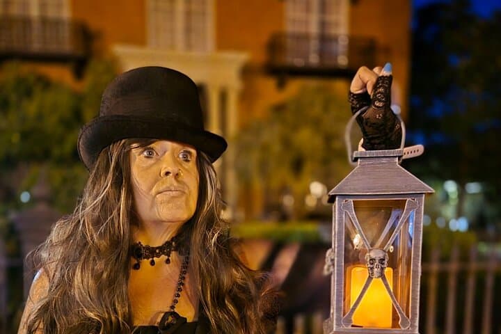 Doctor Buzzard's Goodtime Ghost Tour: After-Dusk History Walk in Savannah photo 3