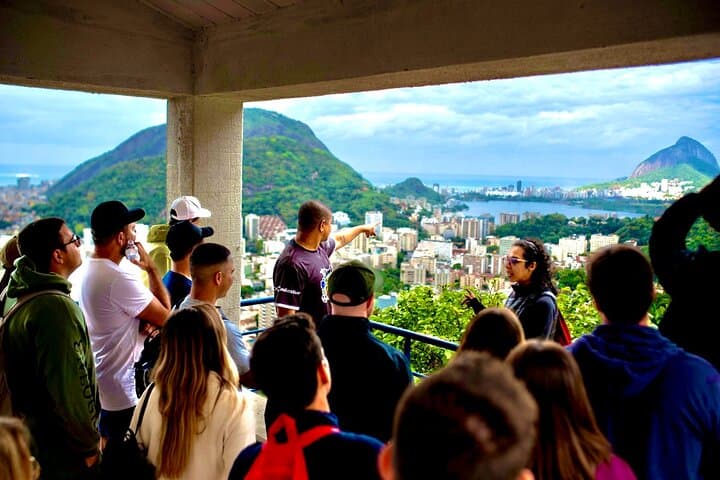 Favela Santa Marta Walking Tour: Local Life, Michael Jackson Viewpoint & Guanabara Bay Views photo 3