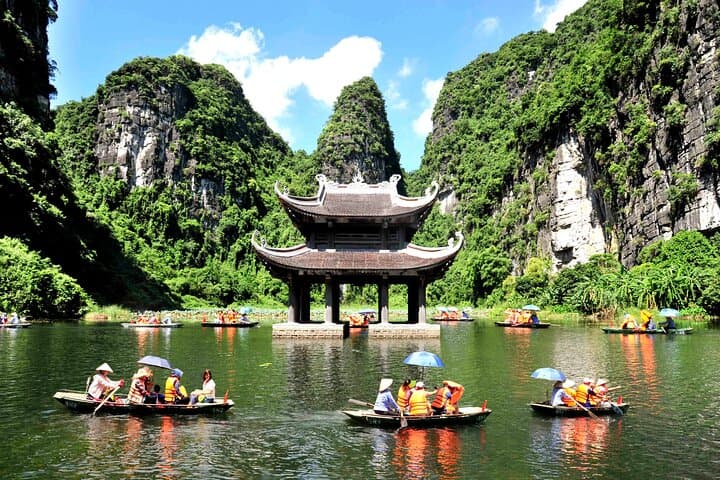 Full-Day Ninh Binh: Hoa Lu, Trang An Boat & Mua Cave Climb