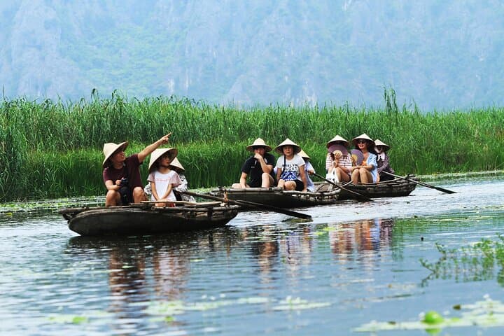Full-Day Ninh Binh: Hoa Lu, Trang An Boat & Mua Cave Climb photo 3