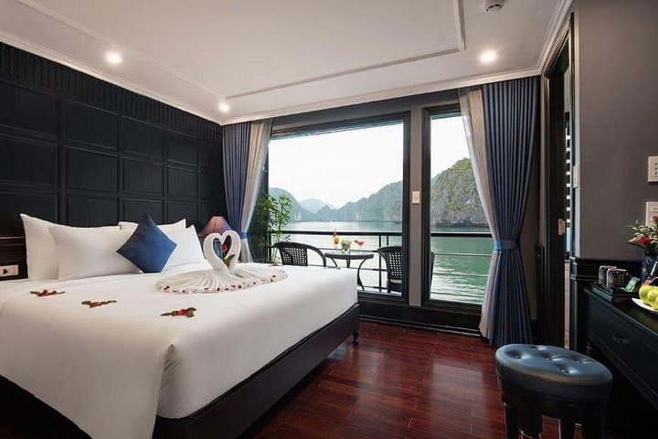 Rosy Cruise: 2-Day Ha Long and Lan Ha Bay Overnight Cruise photo 3