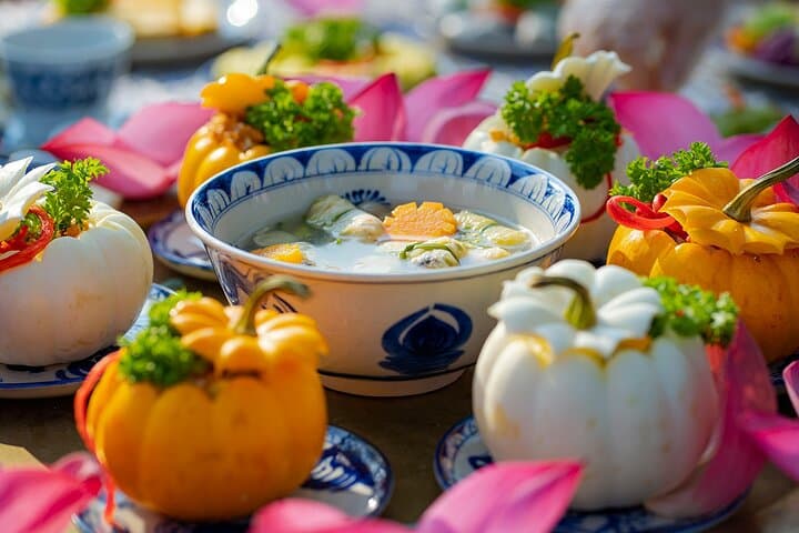 Hue Street Food Walking Tour: Explore Bun Bo Hue, Nem Lụi & Chè photo 1