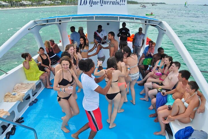 Bávaro Catamaran Party: Snorkel, Sandbar & Open-Bar Cruise photo 6
