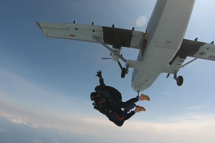 Tandem Skydiving Over Sri Lanka: 13,500‑ft Coastal Jump from Colombo photo 3