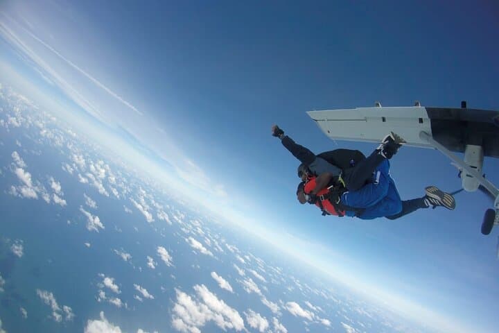 Tandem Skydiving Over Sri Lanka: 13,500‑ft Coastal Jump from Colombo photo 4