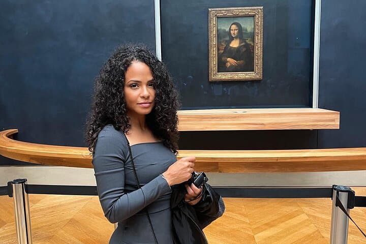 Skip-the-Line Louvre Ticket with Audio Guide and Hotel Transfers — Paris