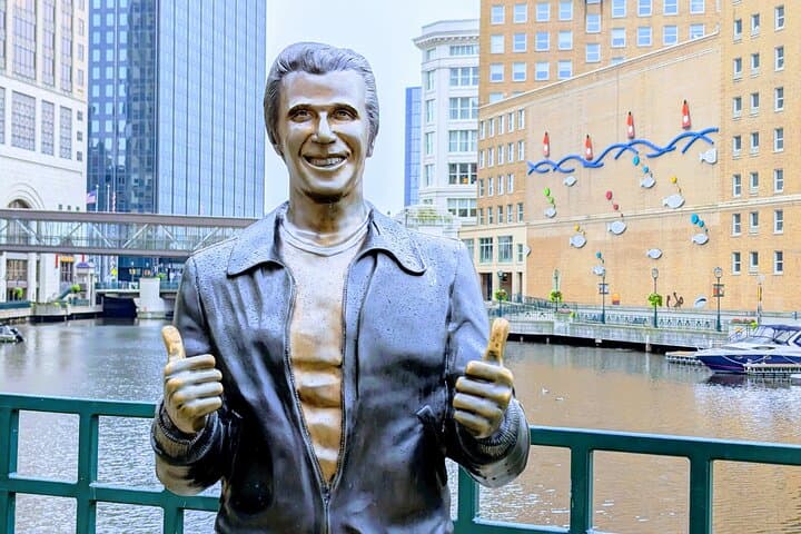 Milwaukee Scavenger Hunt Walking Tour: Self-Guided City Game & Historic Sights photo 2