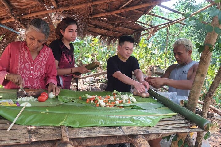 Chiang Rai Bamboo-Cooked Lunch Jungle Trek to Pasoet Hot Spring photo 3