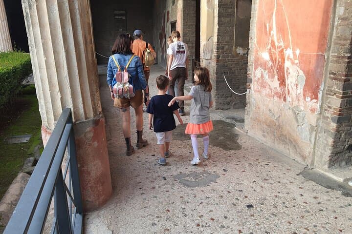 Family Treasure Hunt Through Ancient Pompeii: Interactive Kids Tour