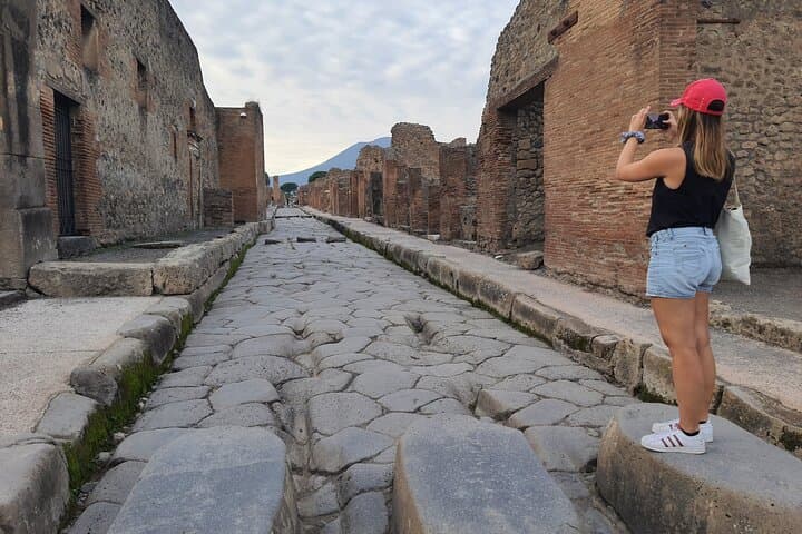 Family Treasure Hunt Through Ancient Pompeii: Interactive Kids Tour photo 5