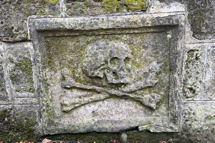 Edinburgh Dark History Walking Tour: Haunted Old Town Ghost Walk photo 2