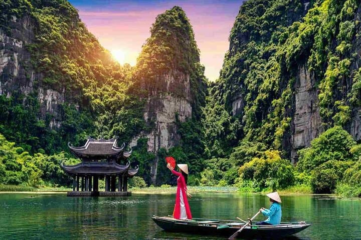 Private Ninh Binh Day Tour: Bai Dinh, Trang An Boat Ride & Mua Cave Viewpoint photo 2