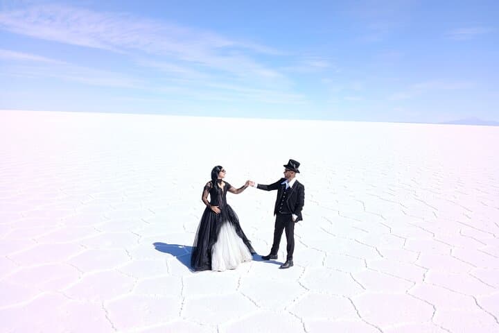 Full-Day Uyuni Salt Flats Tour — Sunset, Incahuasi & Stargazing photo 5