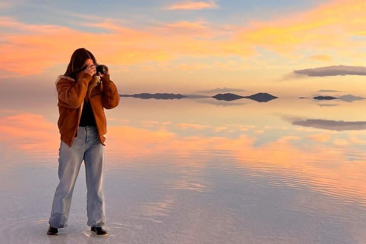 Full-Day Uyuni Salt Flats Tour — Sunset, Incahuasi & Stargazing photo 2