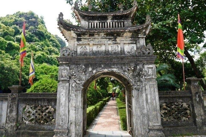 Hanoi to Ninh Binh: Full-Day Trang An, Mua Cave & Hoa Lu Tour photo 3