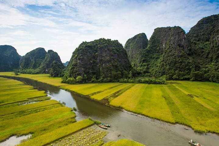 Hoa Lu and Tam Coc Luxury Day Tour: Halong Bay on Land from Hanoi photo 3