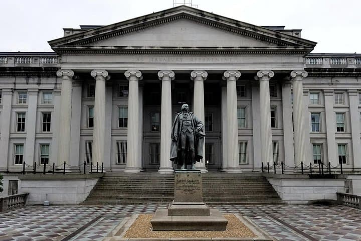 Capital Spy Pursuit: Self-Guided WWII Mystery Walk in Washington DC photo 2