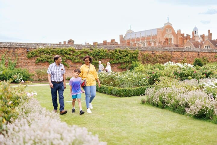 Hampton Court Palace Private Tour from London — Tudor Chambers, Great Vine & Gardens photo 2