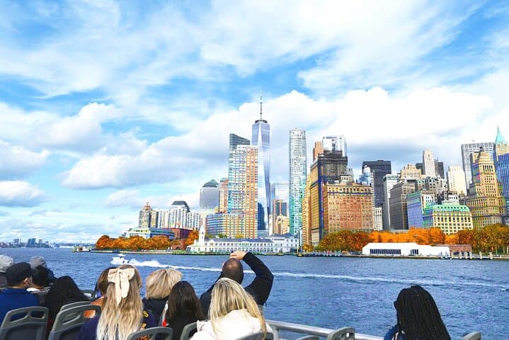 Discover the Magic of NYC's Fall Foliage Cruise photo 3