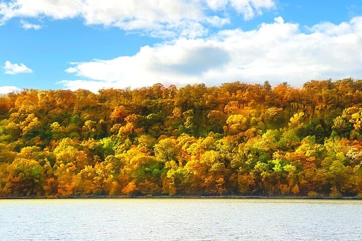 Discover the Magic of NYC's Fall Foliage Cruise photo 4