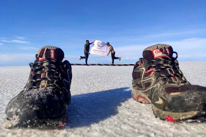 Salar de Uyuni Full-Day Salt Flat Tour: Incahuasi, Train Cemetery & Sunset