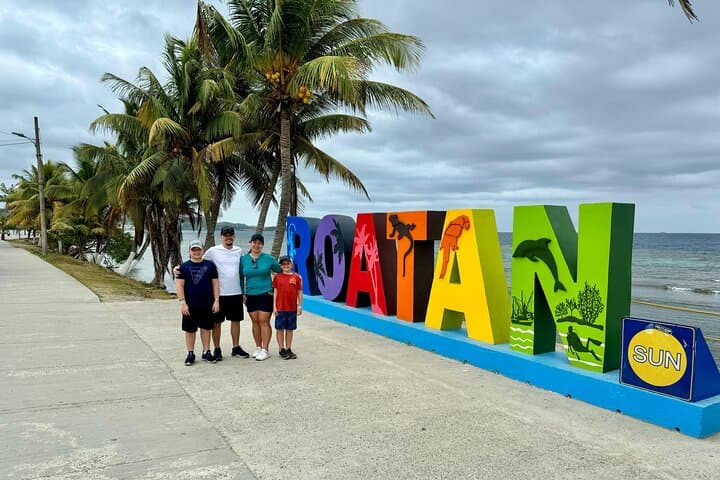 Customizable Roatan City Tour: West Bay Beach, Rum Cake & Chocolate Factory