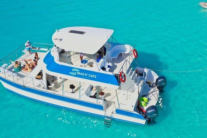 Rose Island Snorkel, Swimming Pigs & Rum Punch Day Trip from Nassau photo 1