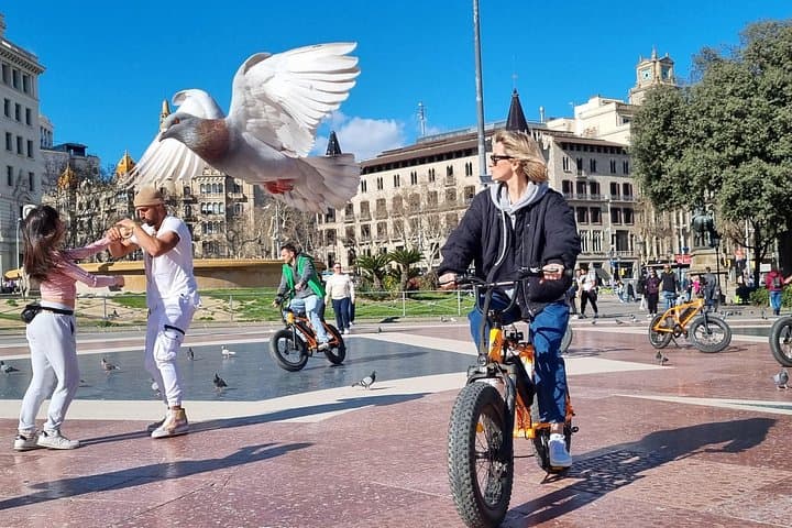 Ride Barcelona: City Highlights Bike Tour with E‑Bike Option photo 1