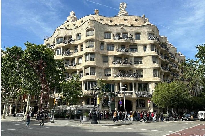 Barcelona Highlights Walking Tour — Private Local Guide for Gaudí, Gothic Quarter & La Barceloneta photo 1