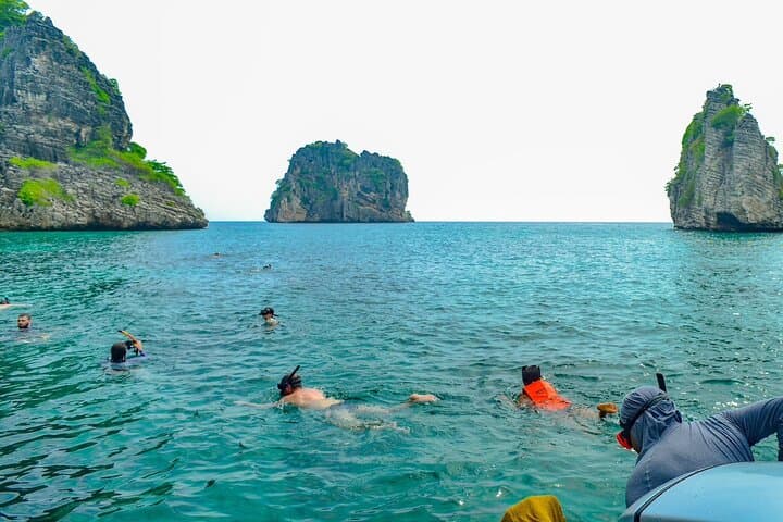 Private Longtail to Koh Rok from Koh Lanta — Snorkel, Beach Lunch & Transfers photo 6