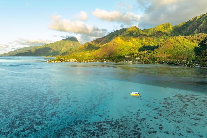 Moorea Sunset Boat Trip: Evening Cruise, Snorkel & Cocktail