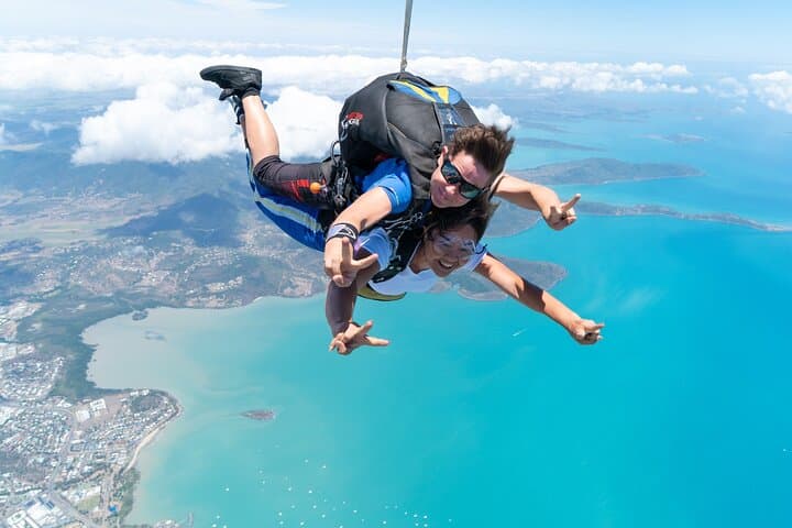 15,000ft Tandem Skydive Over the Whitsunday Islands — Airlie Beach Scenic Jump photo 2