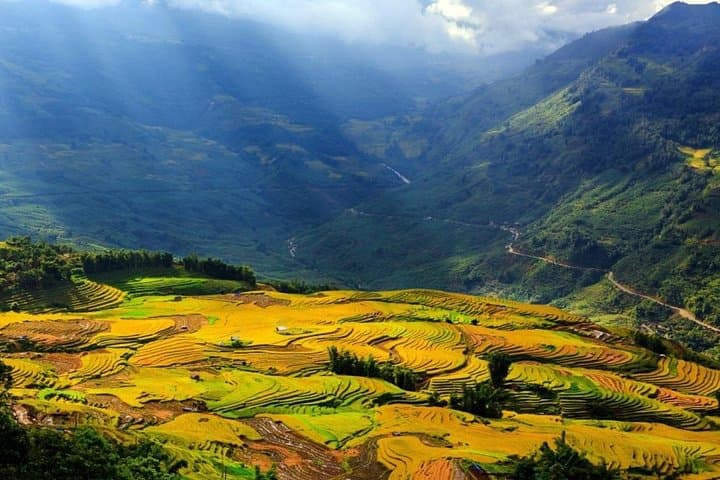 2-Day Sapa Trekking Tour: Rice Terraces & Minority Villages photo 3